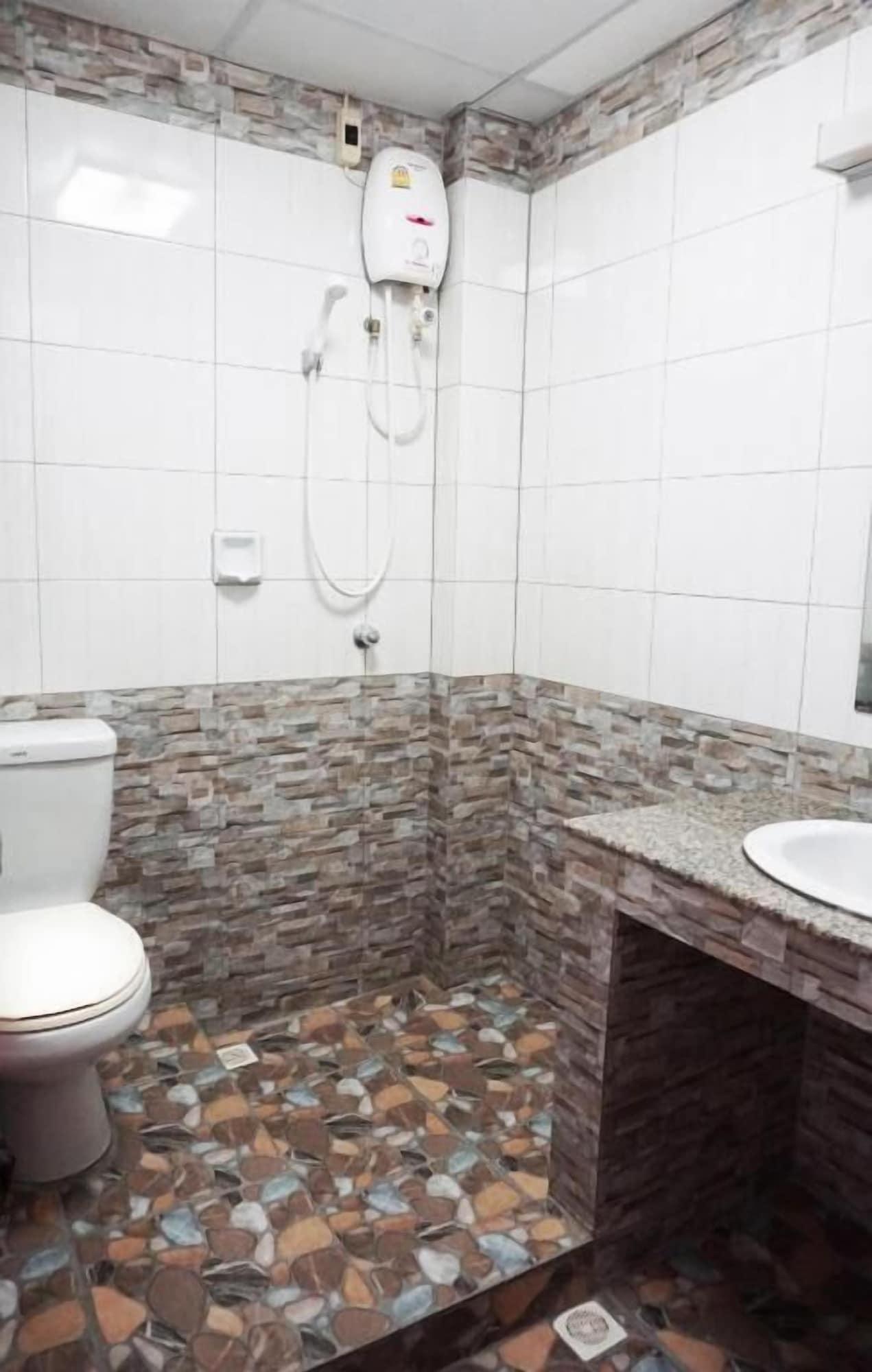 Sureena Hotel Паттайя Экстерьер фото
