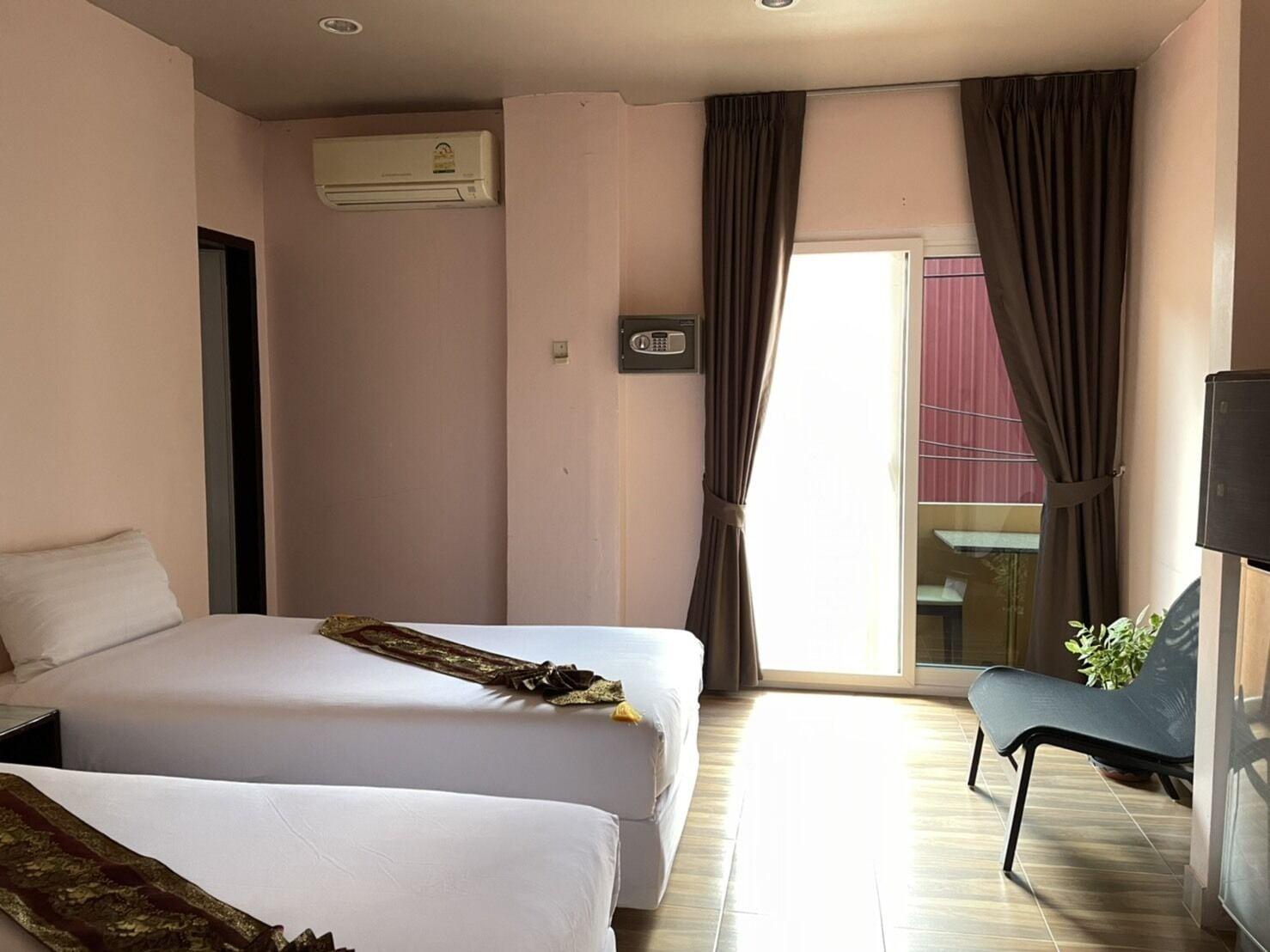 Sureena Hotel Паттайя Экстерьер фото