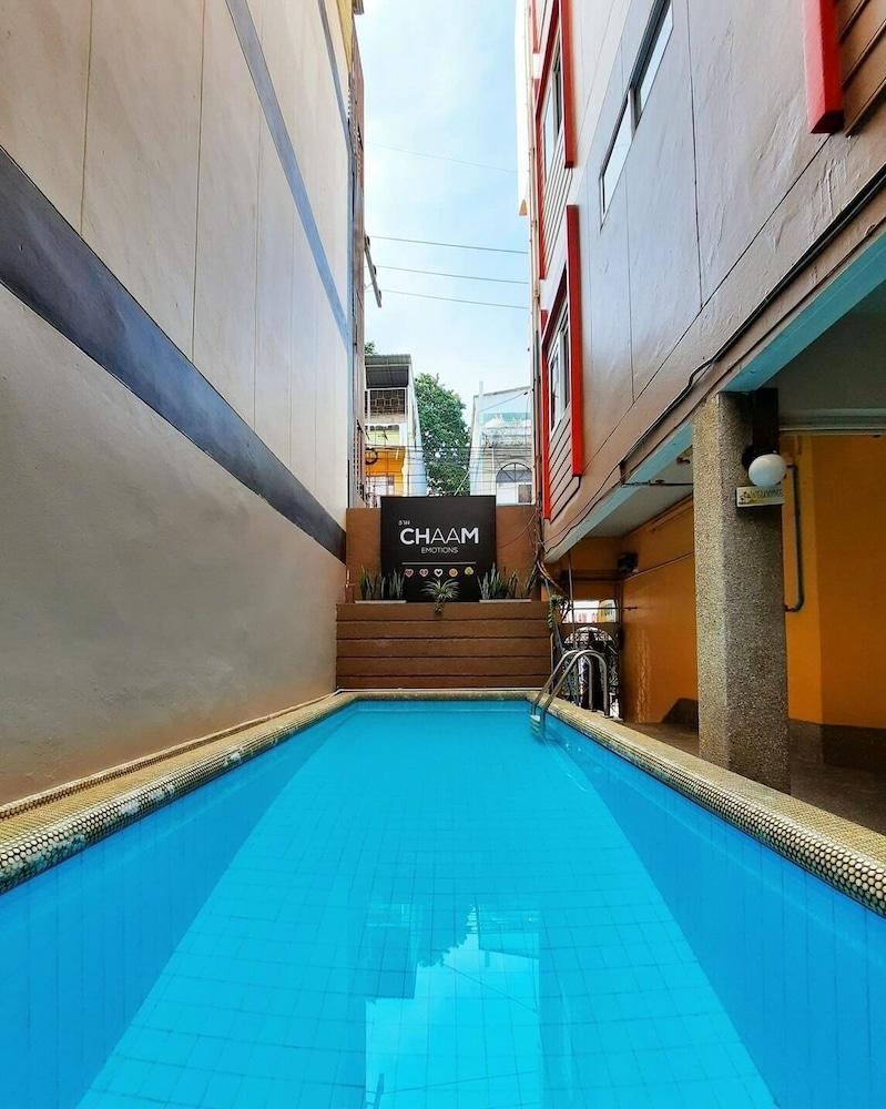 Sureena Hotel Паттайя Экстерьер фото